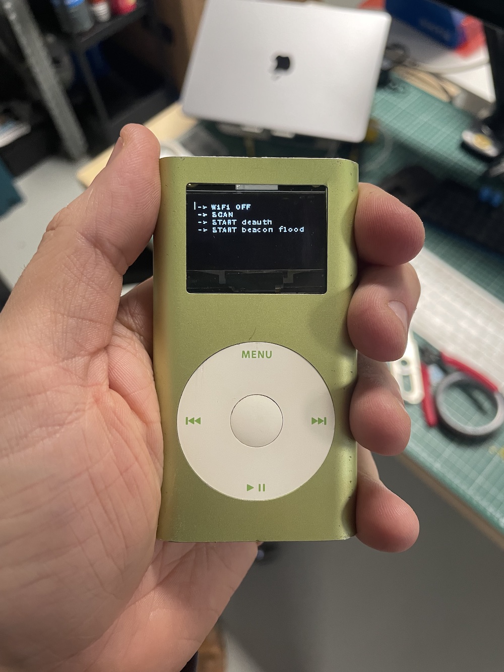 Apple iPod Mini (1st Generation) MP3 Player